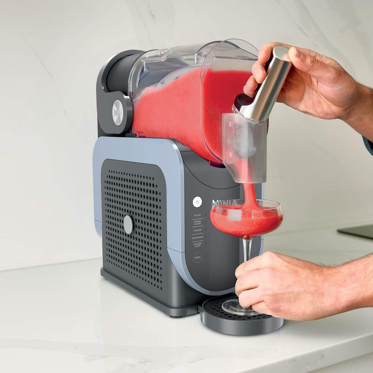 Ninja SLUSHi™ Professional Frozen Drink Maker and Tote Bag
